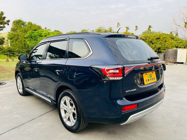 MITSUBISHI三菱 OUTLANDER  第17張相片