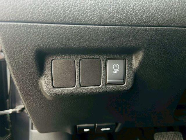 NISSAN日產 TIIDA  第6張相片
