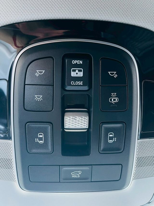 HYUNDAI現代 CUSTIN  第6張相片