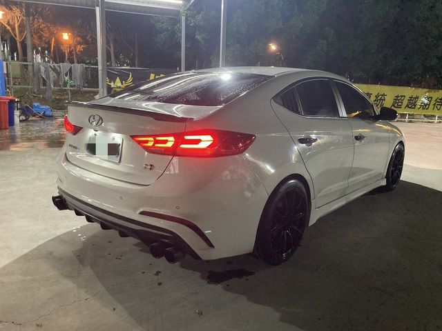 HYUNDAI現代 ELANTRA  第2張相片