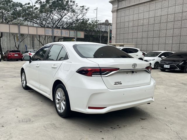 TOYOTA豐田 ALTIS  第2張相片