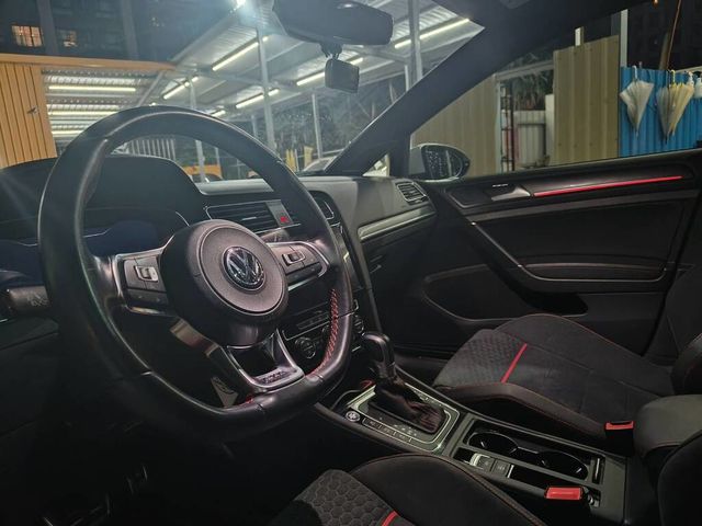 VOLKSWAGEN福斯 GOLF GTI  第3張相片