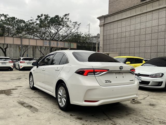 TOYOTA豐田 ALTIS  第2張相片