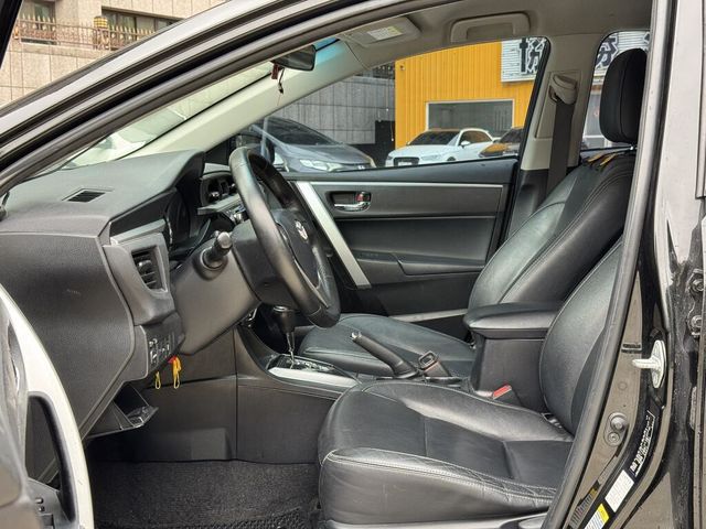 TOYOTA豐田 ALTIS  第3張相片