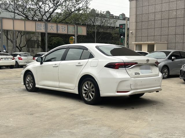 TOYOTA豐田 ALTIS  第2張相片