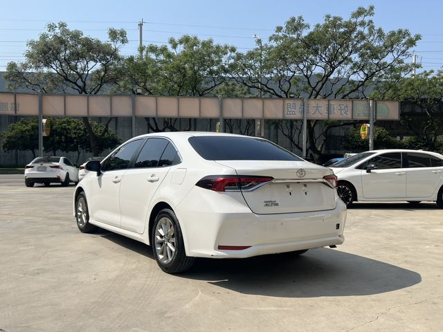 TOYOTA豐田 ALTIS  第2張相片