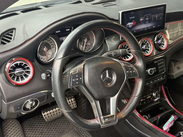 M-BENZ賓士 CLA250  第5張相片