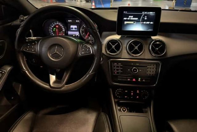 M-BENZ賓士 CLA200  第7張相片