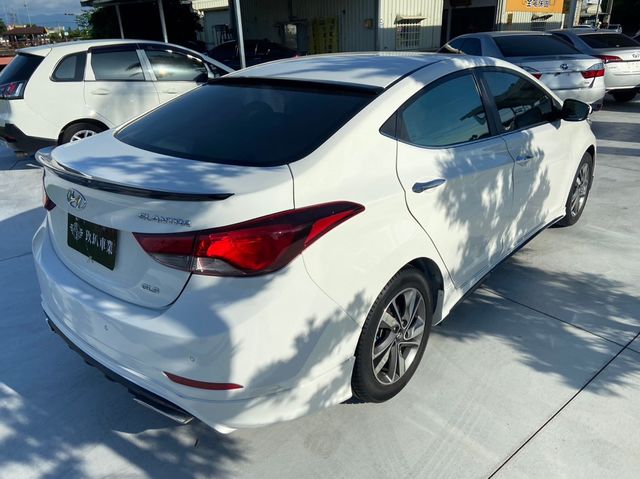 HYUNDAI現代 ELANTRA  第2張相片