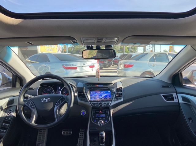 HYUNDAI現代 ELANTRA  第5張相片