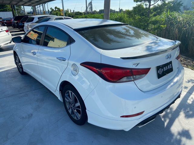 HYUNDAI現代 ELANTRA  第8張相片