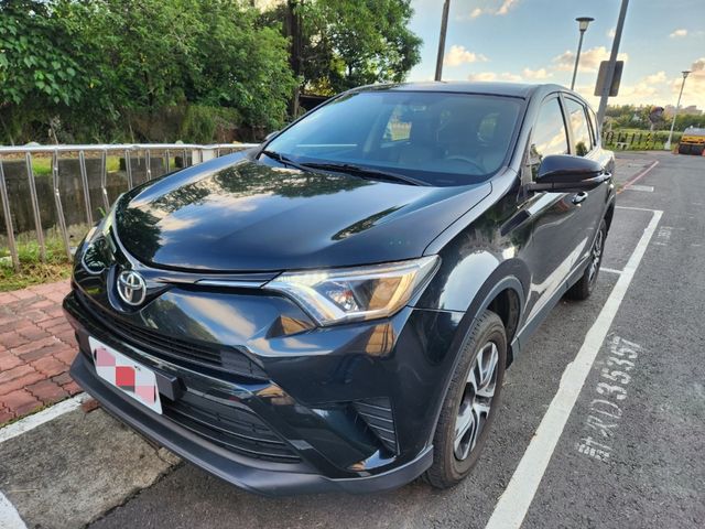 循跡防滑 安全氣囊 倒車雷達 電動後視鏡 大空間 車況佳 實車實價 2017年 Toyota 豐田 RAV4  第1張相片