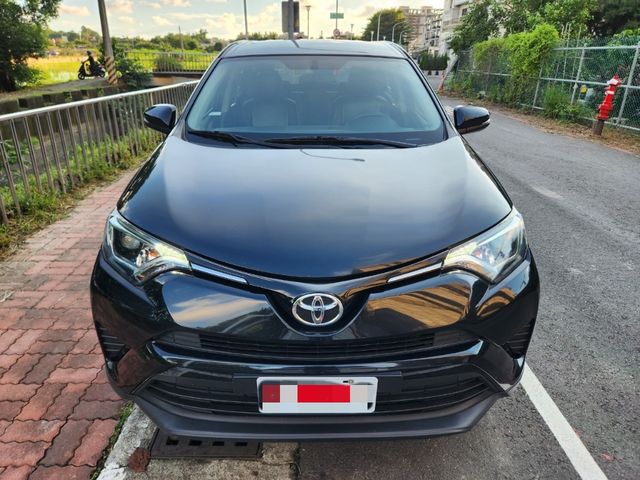 循跡防滑 安全氣囊 倒車雷達 電動後視鏡 大空間 車況佳 實車實價 2017年 Toyota 豐田 RAV4  第3張相片