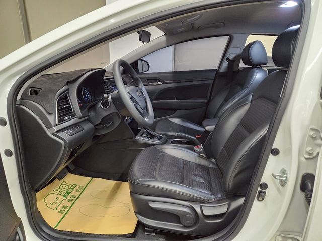 HYUNDAI現代 ELANTRA  第5張相片
