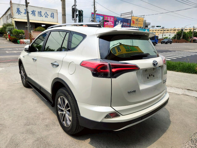 TOYOTA豐田 RAV4  第3張相片