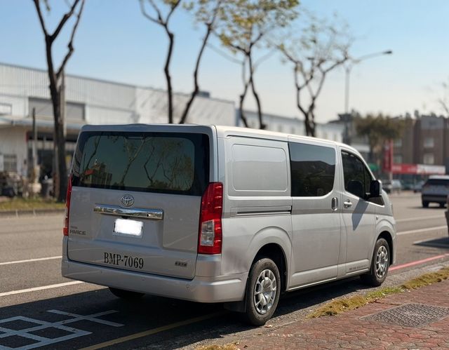 TOYOTA豐田 HIACE  第3張相片