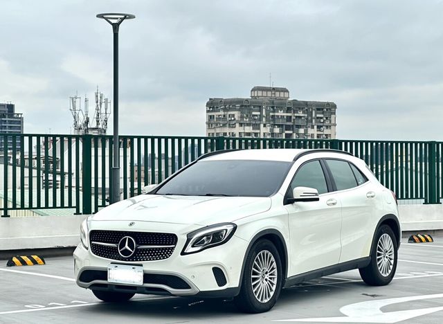 M-BENZ賓士 GLA180  第1張相片