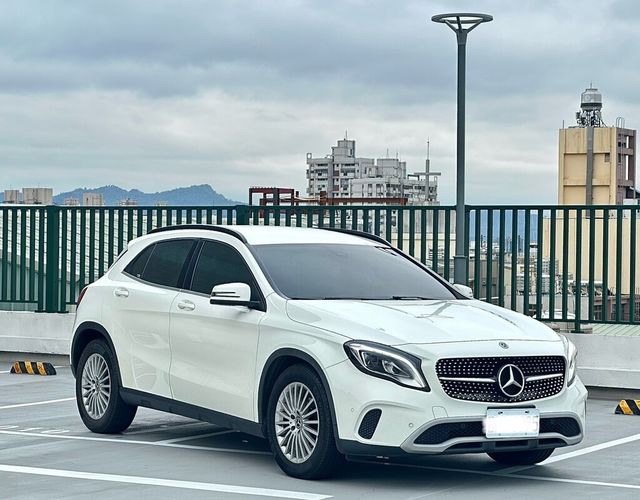 M-BENZ賓士 GLA180  第2張相片