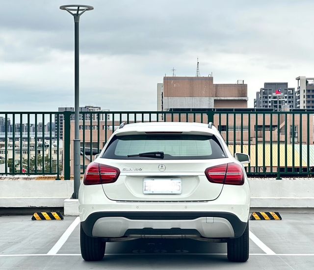 M-BENZ賓士 GLA180  第5張相片