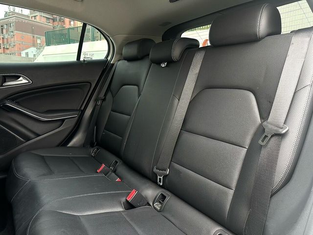 M-BENZ賓士 GLA180  第7張相片