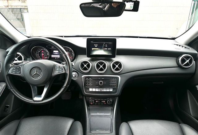 M-BENZ賓士 GLA180  第8張相片