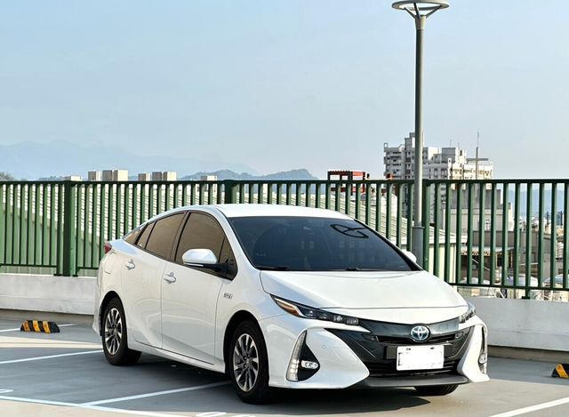 TOYOTA豐田 PRIUS PHV  第1張相片