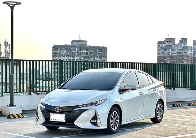 TOYOTA豐田 PRIUS PHV  第3張相片
