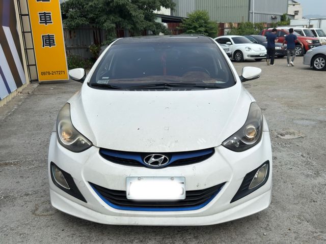 HYUNDAI現代 ELANTRA  第3張相片