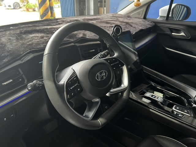HYUNDAI現代 CUSTIN  第5張相片