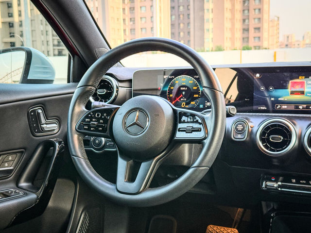 M-BENZ賓士 A180  第5張相片
