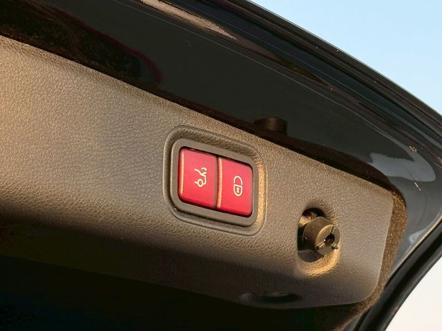 M-BENZ賓士 E300  第14張相片
