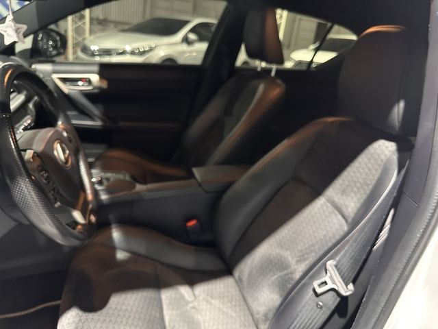 LEXUS凌志 CT200H  第5張相片