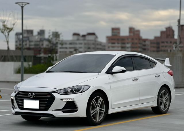 HYUNDAI現代 ELANTRA  第1張相片