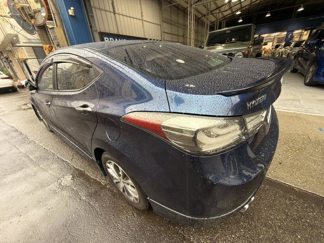 HYUNDAI現代 ELANTRA  第3張相片