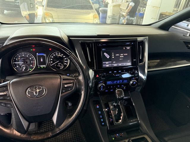 TOYOTA豐田 ALPHARD  第4張相片