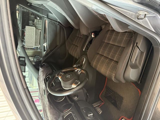 VOLKSWAGEN福斯 GOLF GTI  第3張相片