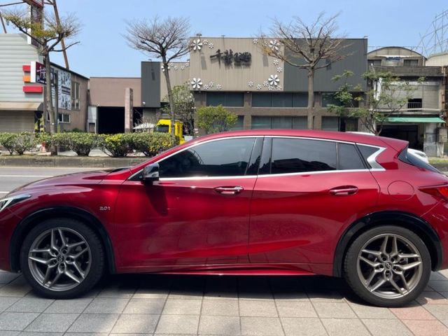 Infiniti Q30  第6張相片