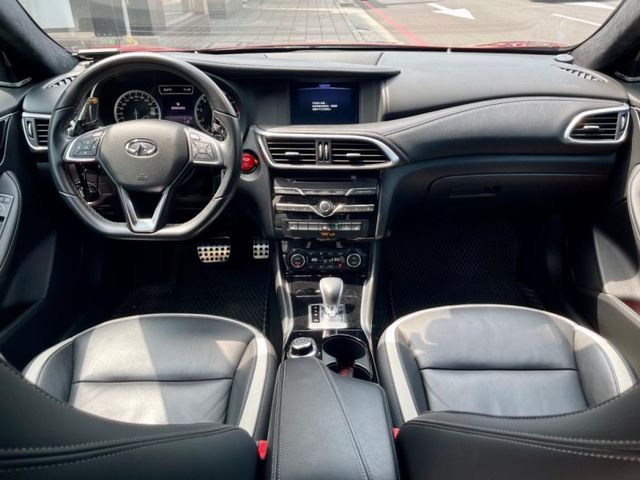 Infiniti Q30  第8張相片