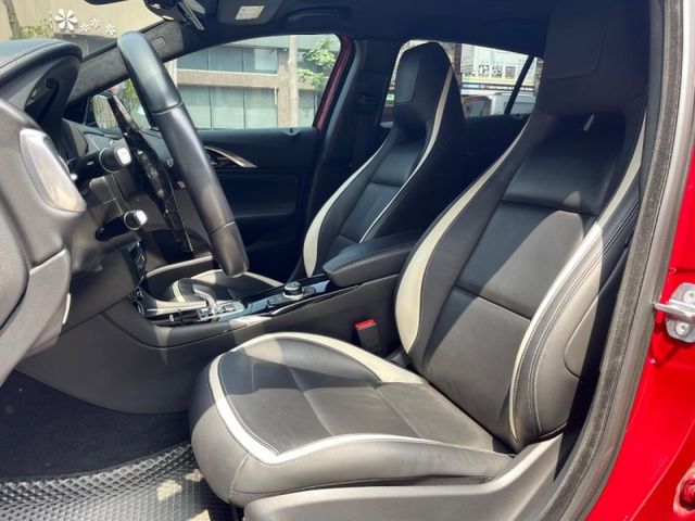 Infiniti Q30  第10張相片