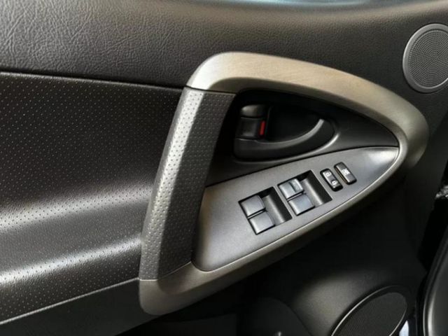 Toyota RAV4  第14張相片