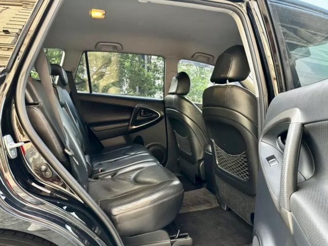 Toyota RAV4  第15張相片