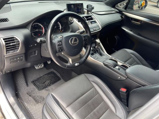 Lexus NX  第9張相片