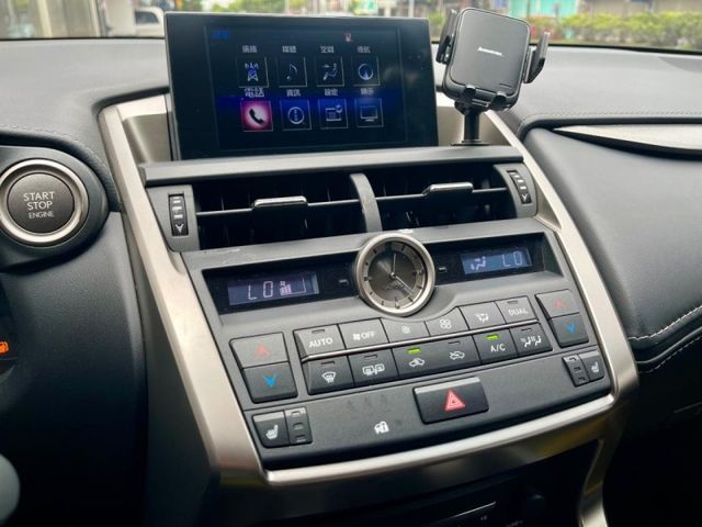 Lexus NX  第11張相片