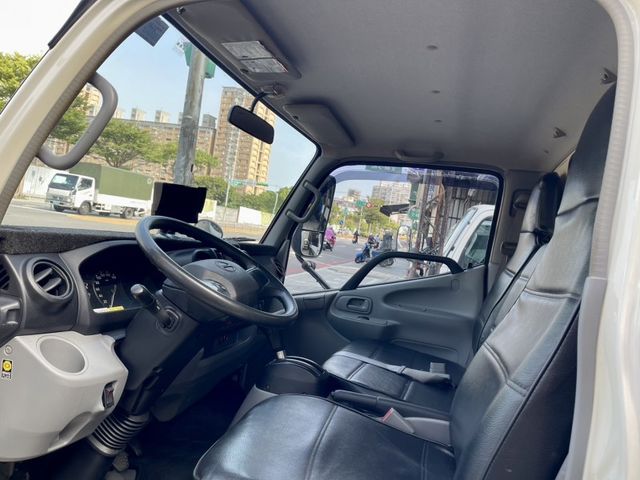 Hino 300  第8張相片