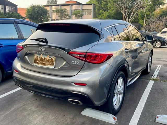 Infiniti Q30  第5張相片