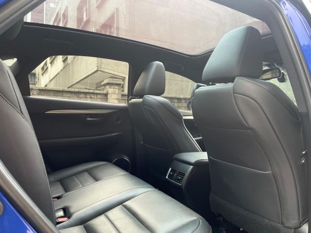 Lexus NX  第10張相片