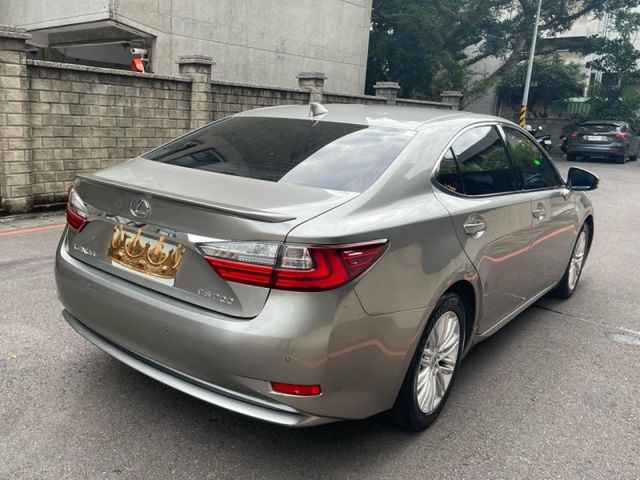 Lexus ES  第6張相片