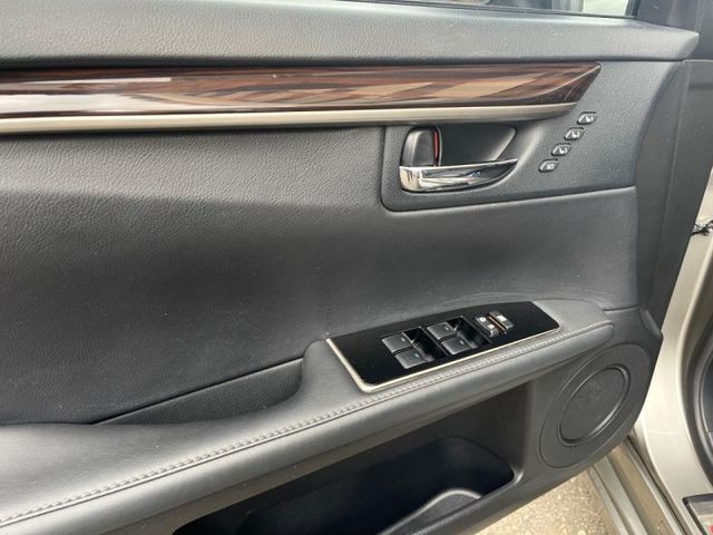 Lexus ES  第11張相片