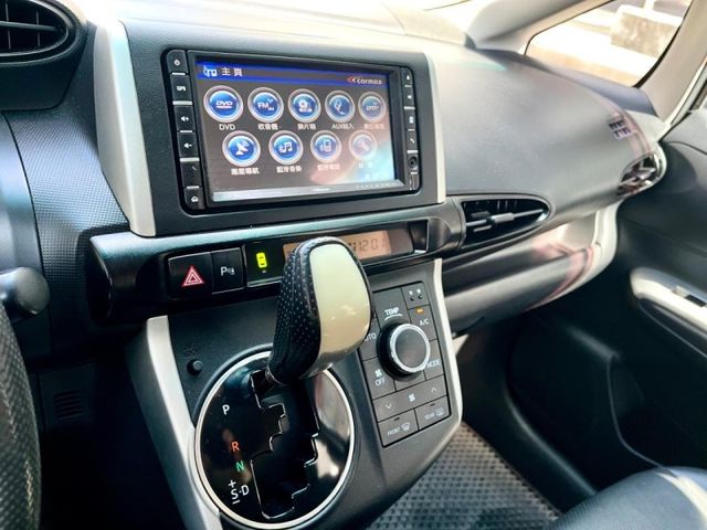 Toyota Wish  第12張相片