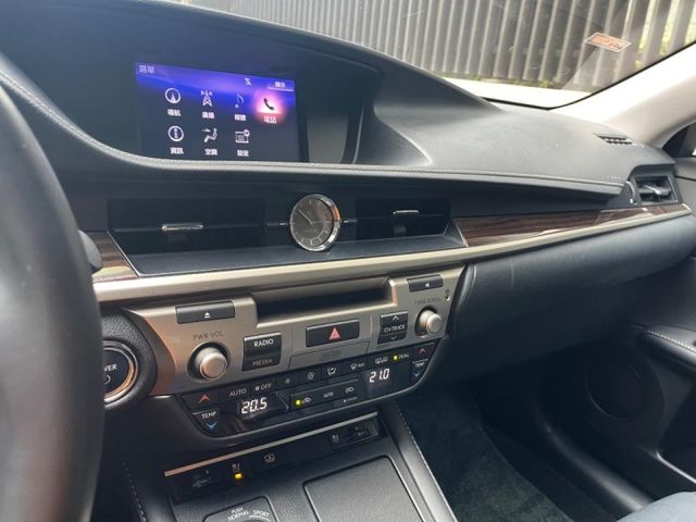Lexus ES  第1張相片